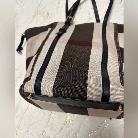 Burberry (Authentic) - Picture 16 of 16